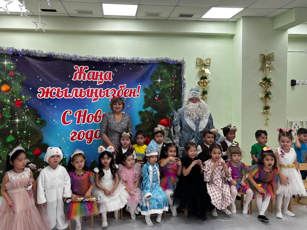 Ересек орыс тобы "Светлячок" " На кухне Дедушки мороза"